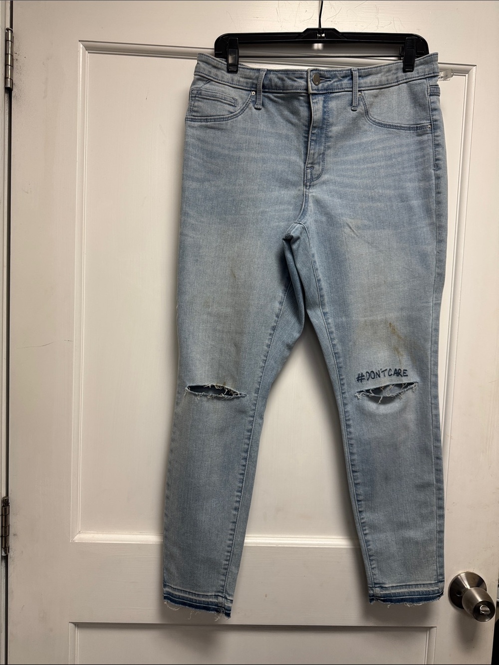 Light Wash Skinny Jeans with Knee Rips and Script Accent